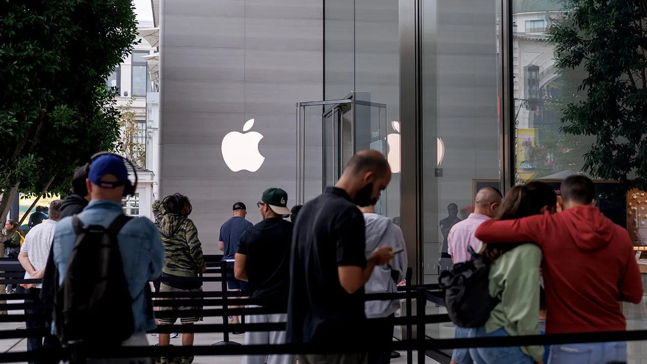 Apple closing three Apple Store locations, including first unionized branch