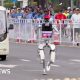 Runners v robots at China half marathon