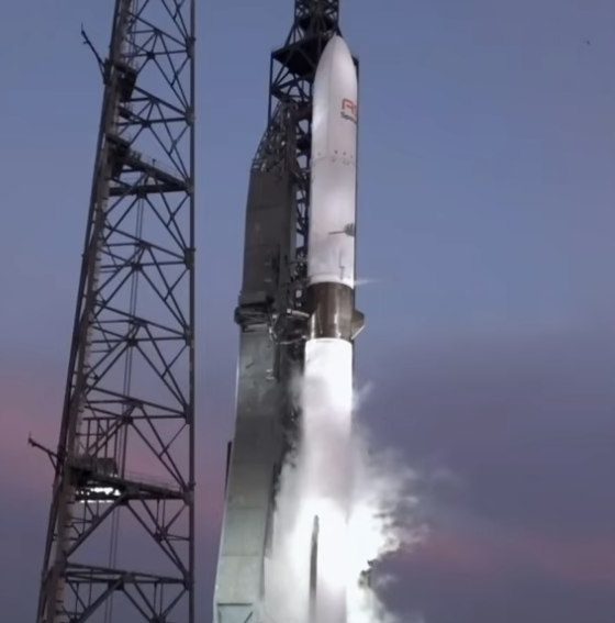 Blue Origin New Glenn Launches AST SpaceMobile BlueBird 7 Satellite