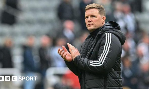 Eddie Howe applauds supporters after Newcastle United's game against Sunderland at St James' Park