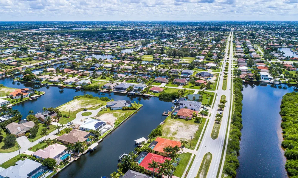 Florida leads US states with $4,433 average tax refund, report finds