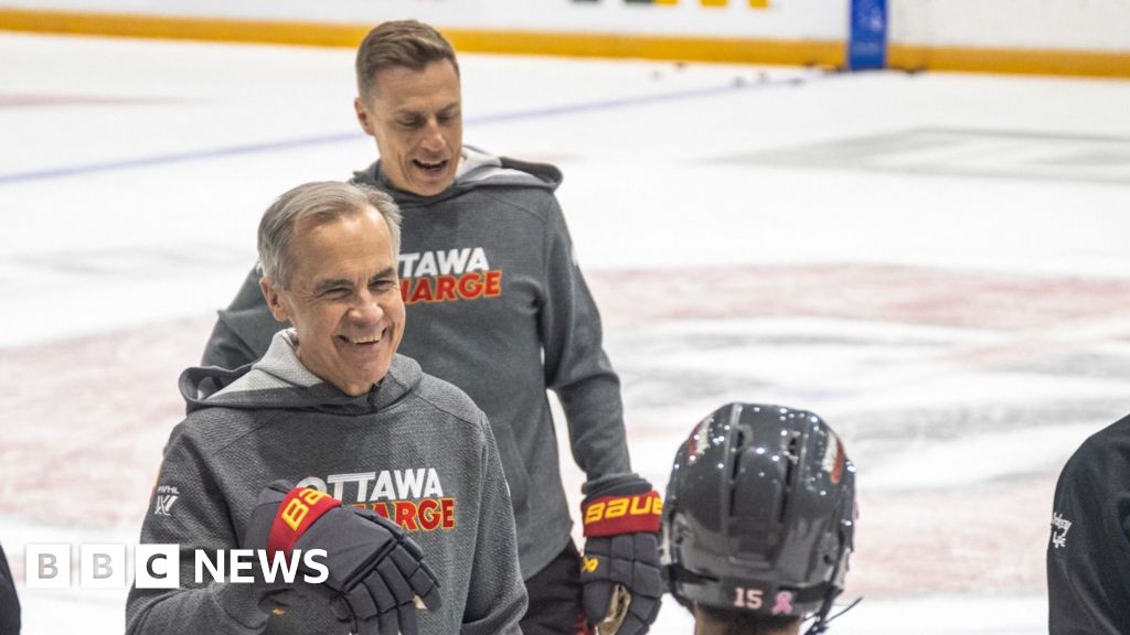 Mark Carney and Alexander Stubb share friendly hockey match
