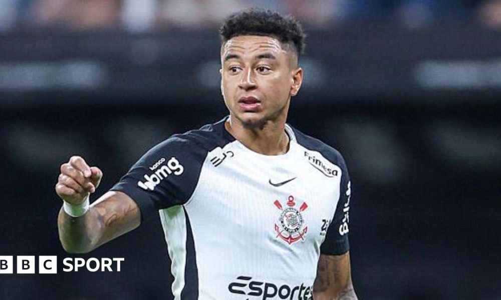 Jesse Lingard points