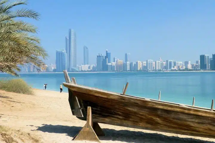 Best Beaches in Dubai for Relaxing and Swimming