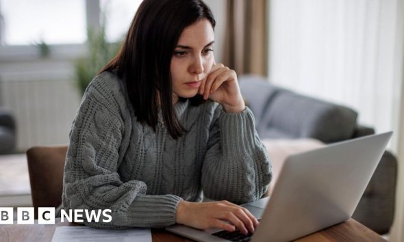 UK unemployment rate sees surprise fall to 4.9%