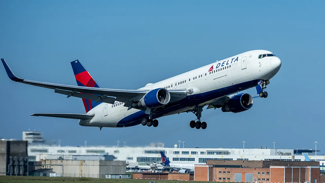 FAA investigates Delta flight that radioed wrong NYC tower upon approach
