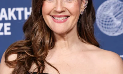 Drew Barrymore wearing Carolina Herrera, Alexis Bittar bag, and Swarovski jewelry arrives at the 11th Annual Breakthrough Prize Ceremony 2025