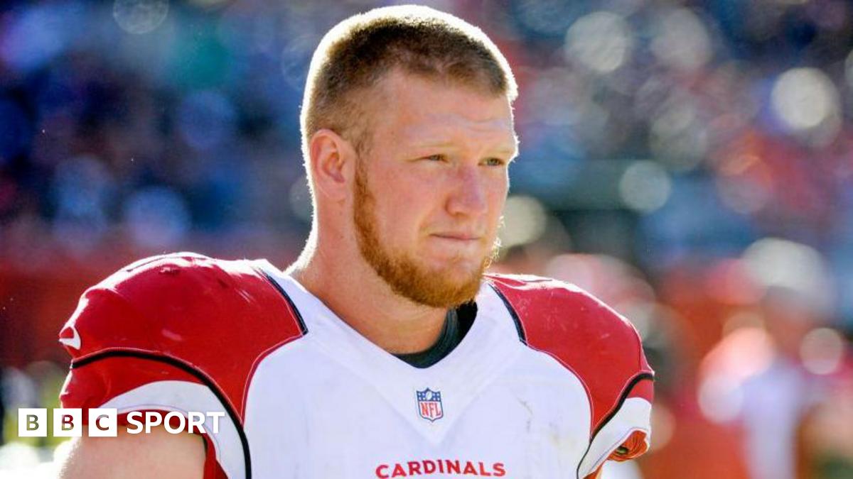 Arizona Cardinals defensive end Josh Mauro on the sideline during his team's game against the Cleveland Browns in November 2015