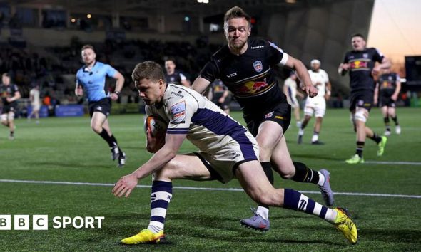Noah Heward about to touch down to score Bristol's fourth try as a Newcastle player tries to get near him