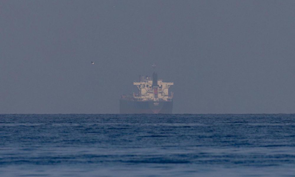 BTC falls back to $76,000 as Iran reportedly shuts Hormuz again