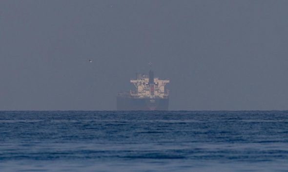 BTC falls back to $76,000 as Iran reportedly shuts Hormuz again