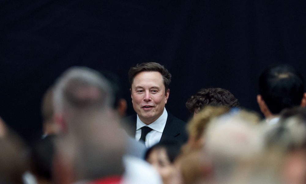 Elon Musk’s $1 Trillion Tesla Pay Proposal Hits Resistance from