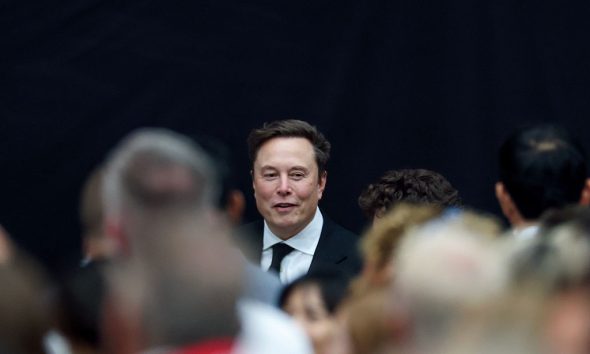 Elon Musk’s $1 Trillion Tesla Pay Proposal Hits Resistance from