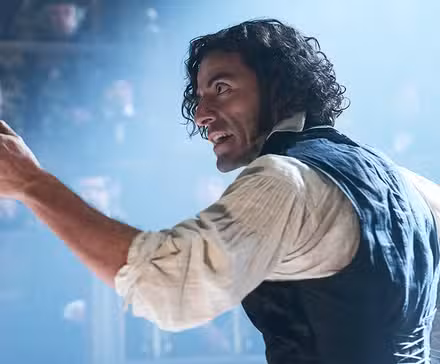 Victor Frankenstein (Oscar Isaac) gives a demonstration in 'Frankenstein' (2025).
