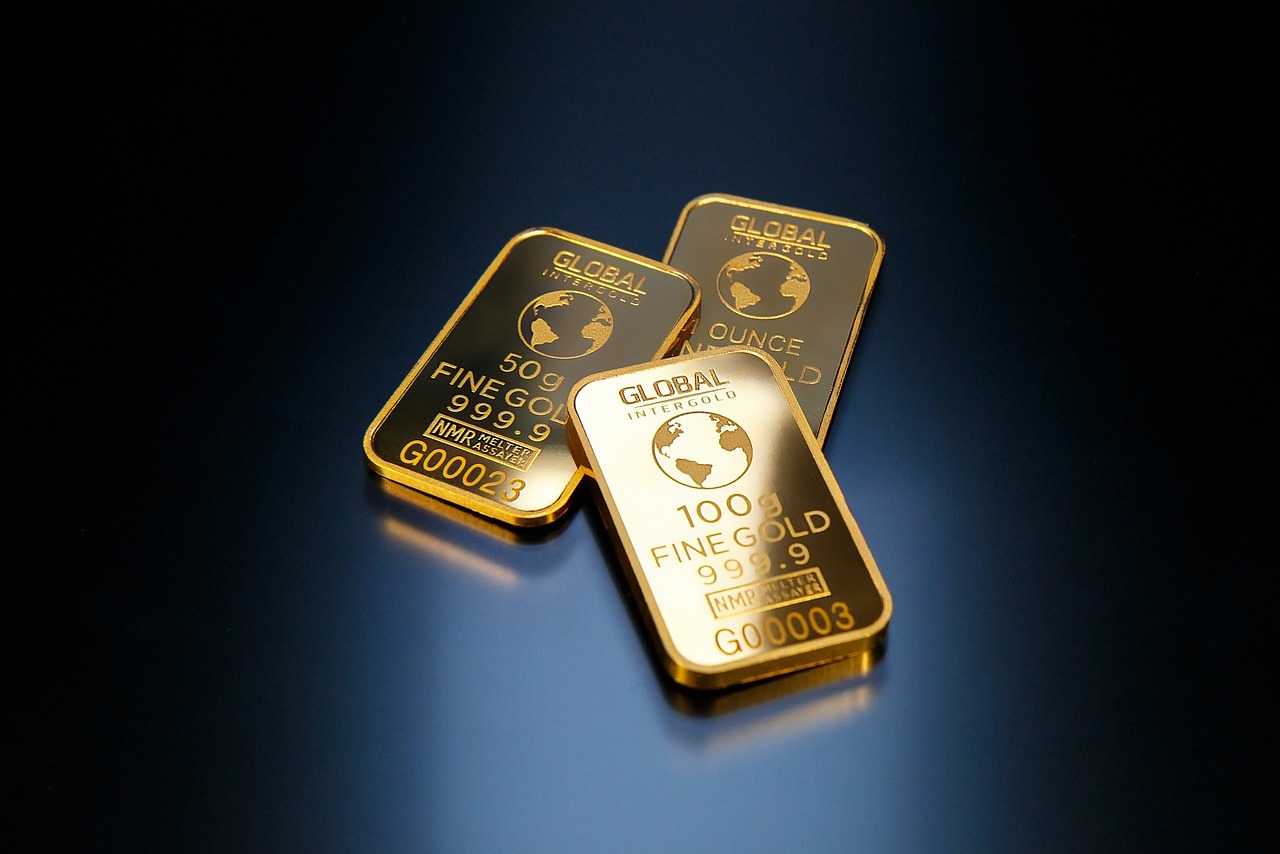 Gold Plunges to Four-Month Low Near $4,250 as Middle East