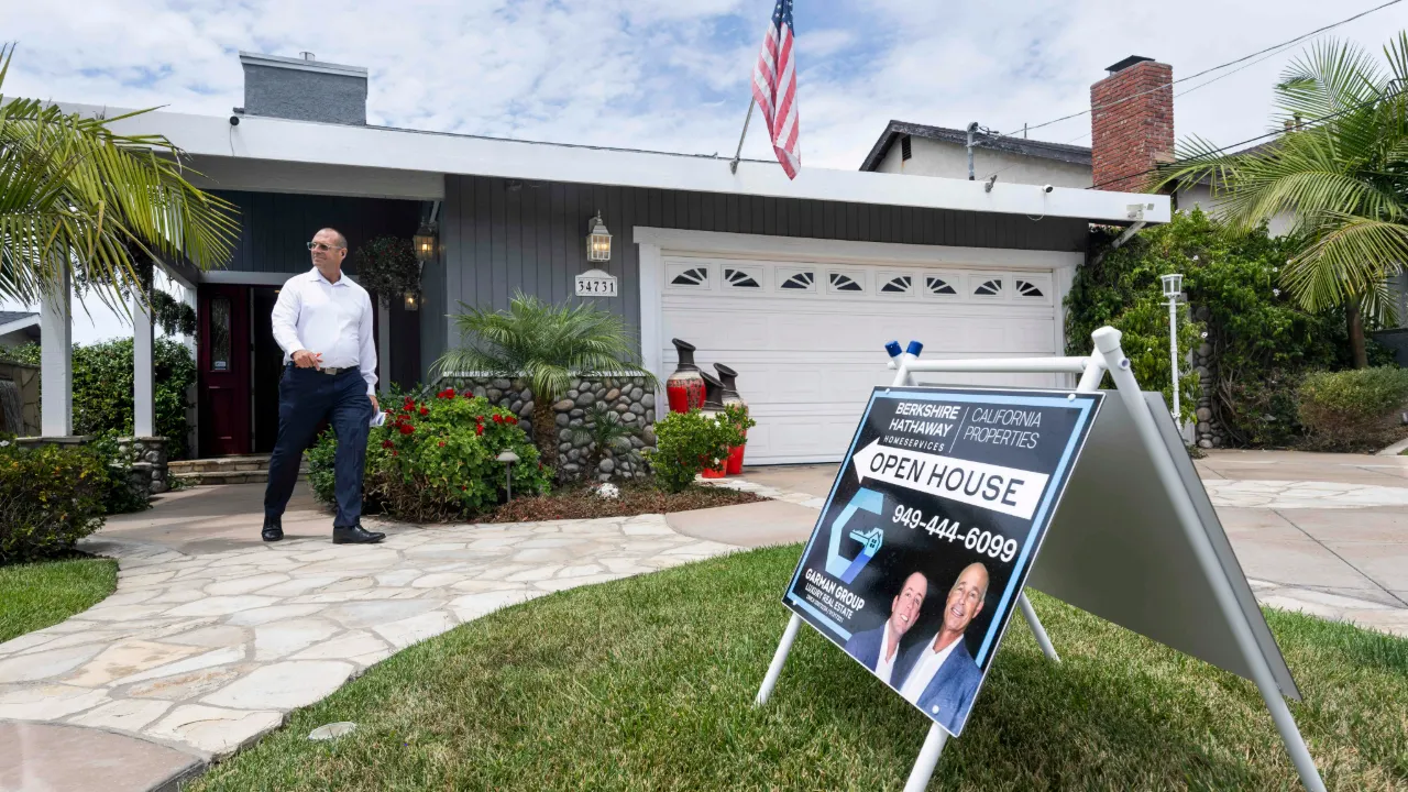 Mortgage rates fall to 6.3%: Freddie Mac