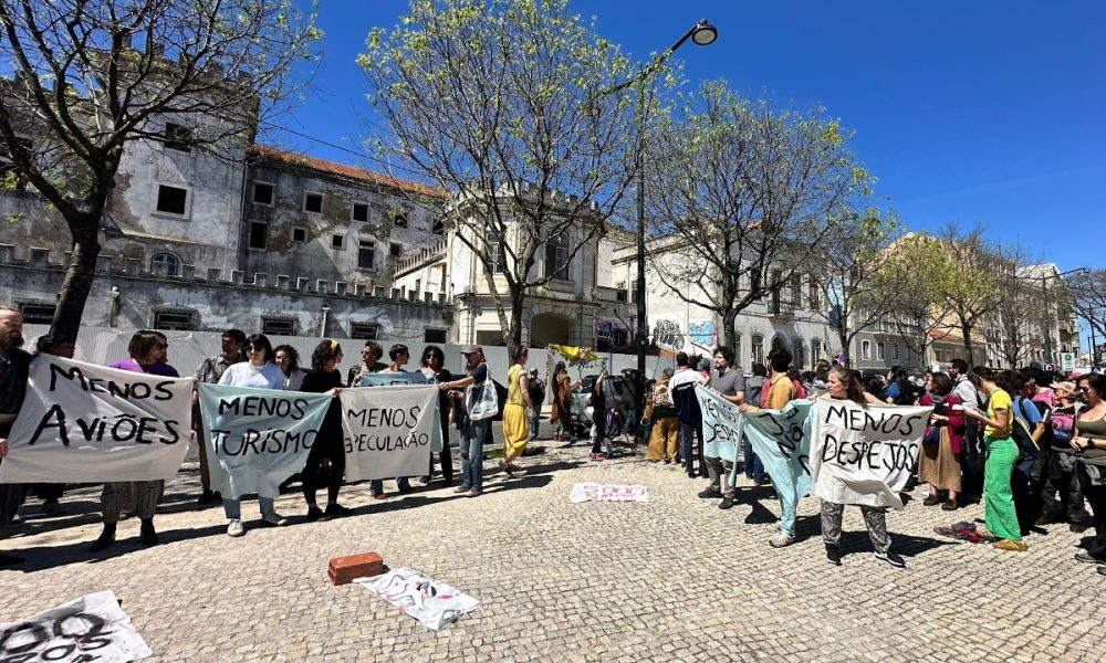Protests confront tourism and aviation for Housing Action Days