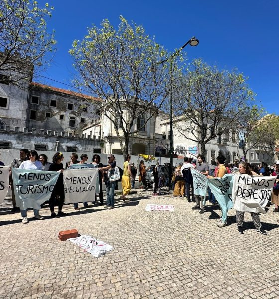 Protests confront tourism and aviation for Housing Action Days