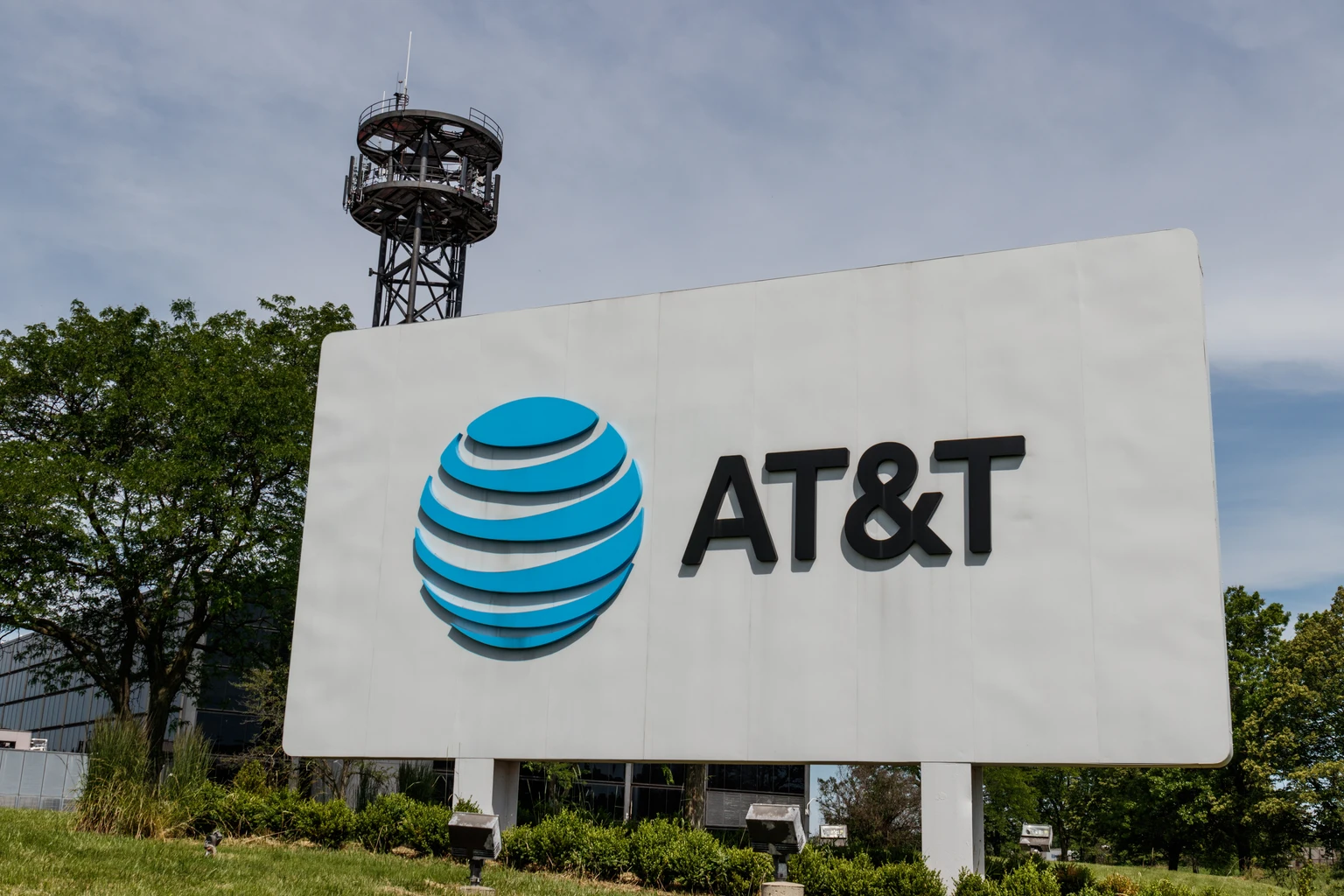 AT&T Delivered A Double Beat, And The Lumen Integration Is Ahead Of Schedule