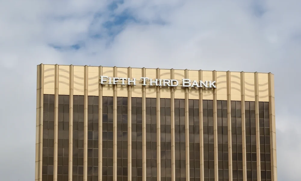 Fifth Third Bancorp: An Income Play With Covered Calls (NASDAQ:FITB)