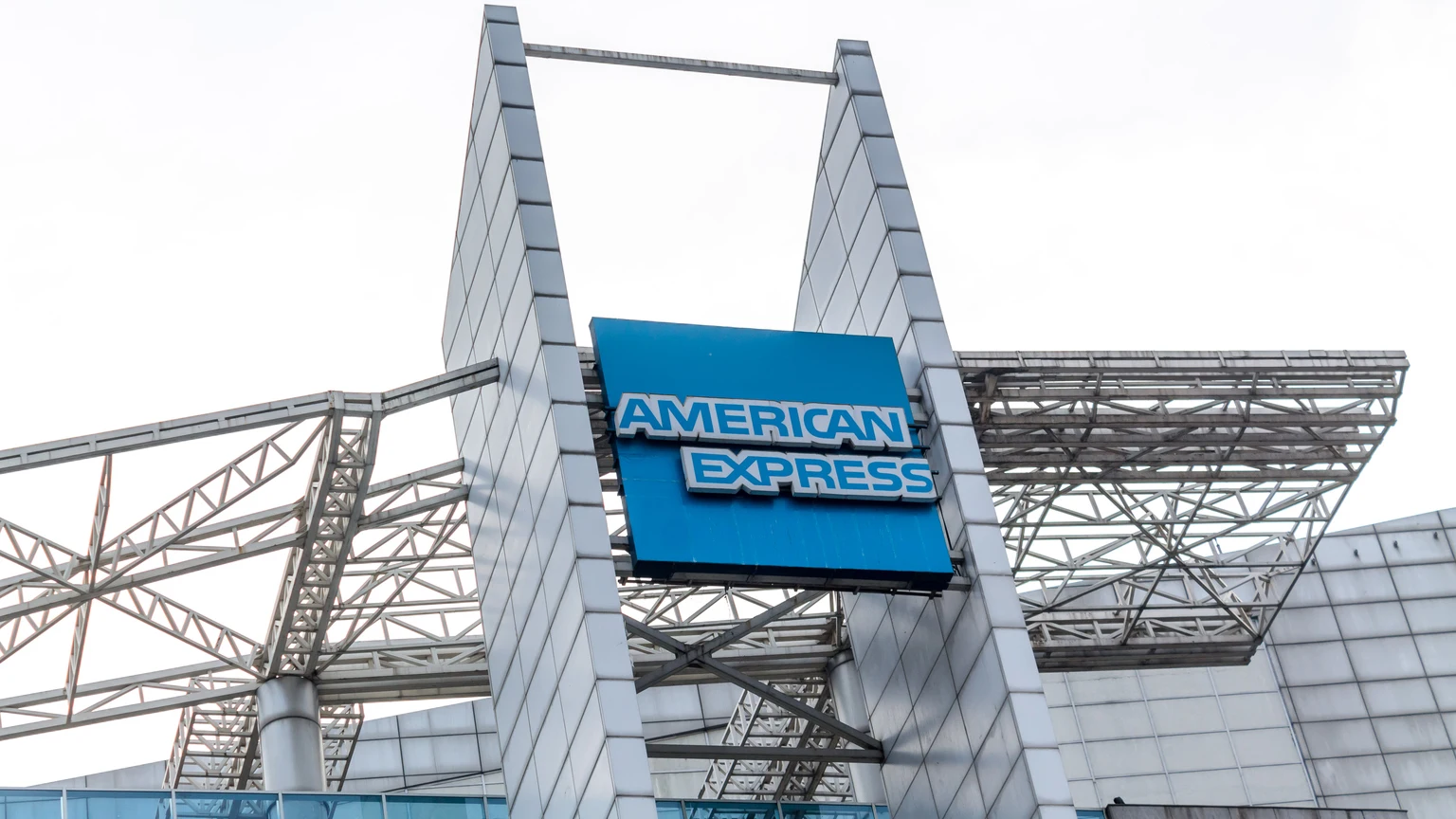 American Express: Earnings Show Steady Growth, Maintain Buy