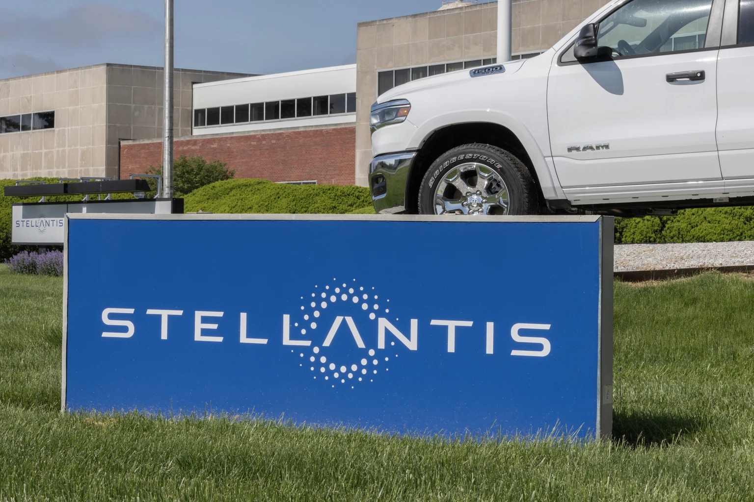 Stellantis (STLA): Early Signs Of Turnaround With Product Momentum And Regulatory Relief