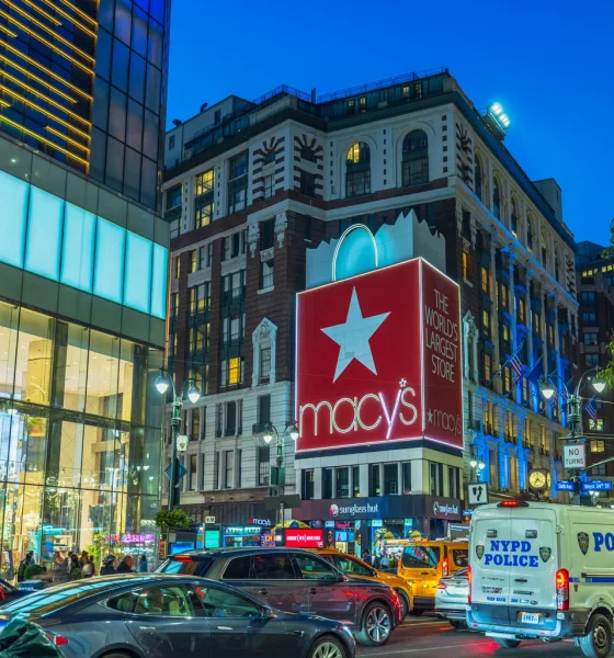 Macy's Stock: Valuation Has Limited Upside With Technical And Macroeconomic Risks (NYSE:M)