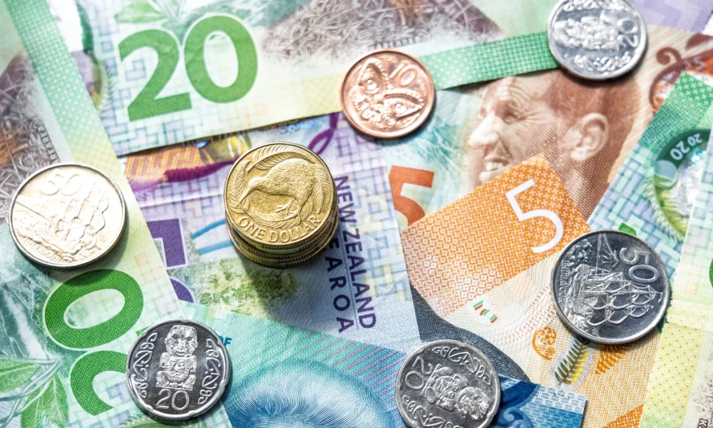 NZD/USD's 3-Day Decline Ends, Potential Bullish Reversal Above 0.5846 Key Support