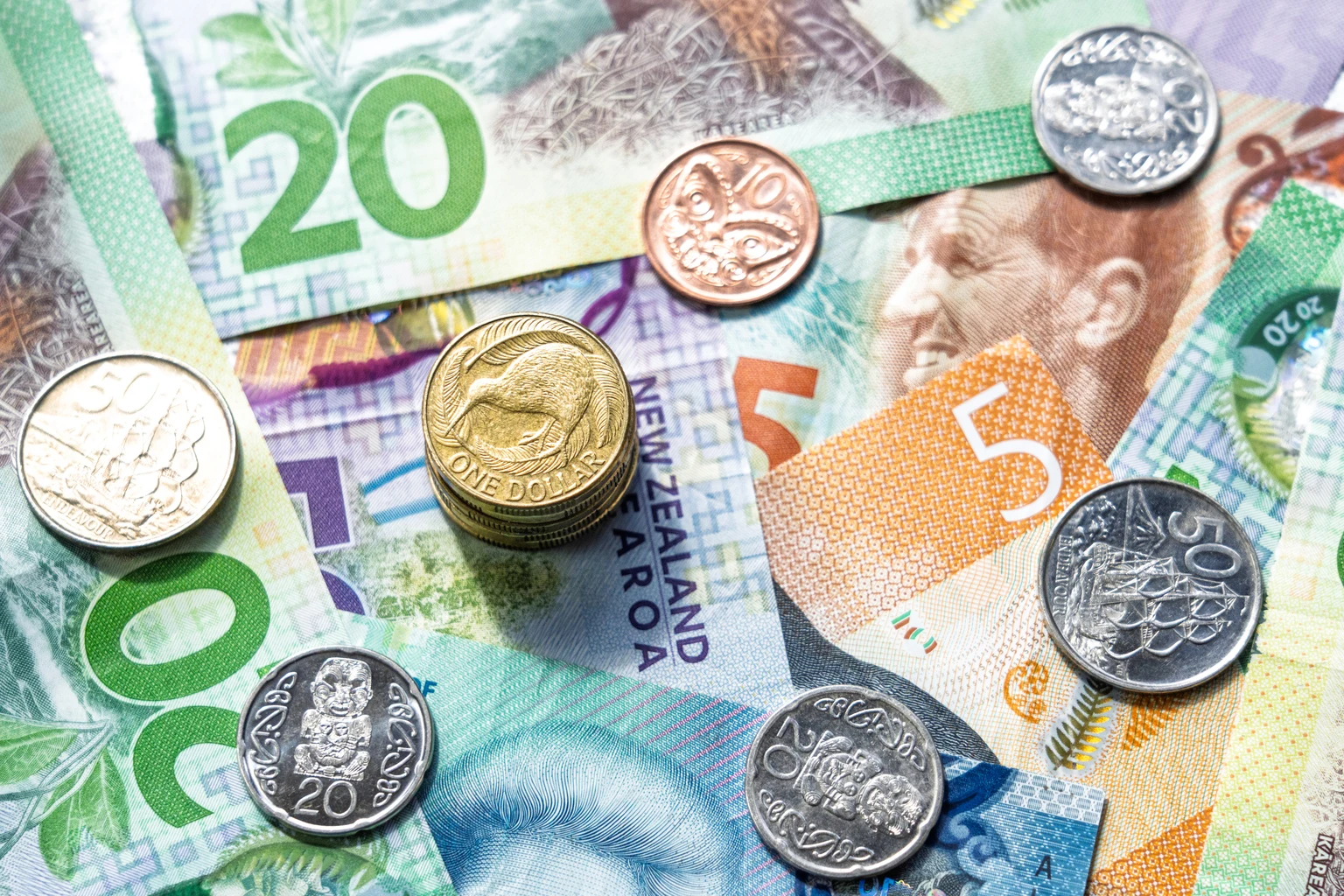 NZD/USD's 3-Day Decline Ends, Potential Bullish Reversal Above 0.5846 Key Support