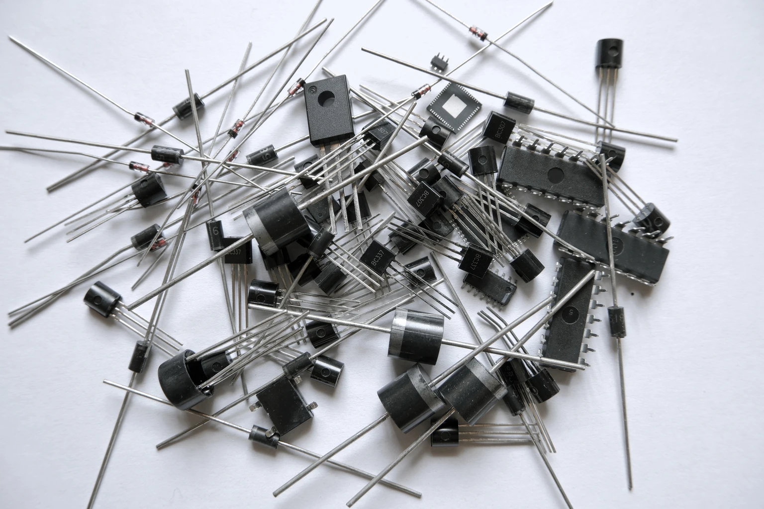 Vishay Intertechnology Stock: Be Cautious When A Stock Goes Vertical (NYSE:VSH)