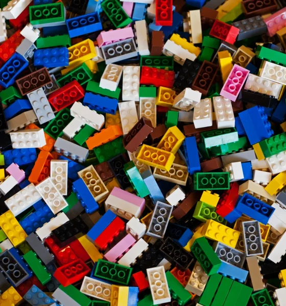CROX: Mispriced, Strong Cash Flow, Smart Buybacks, With A LEGO-Driven Flywheel.