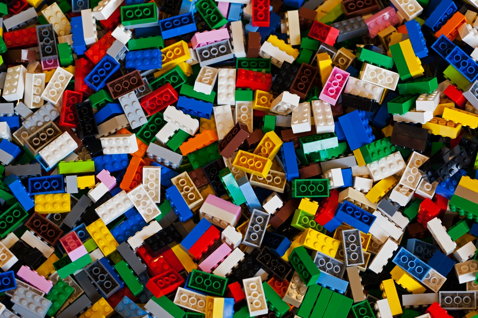 CROX: Mispriced, Strong Cash Flow, Smart Buybacks, With A LEGO-Driven Flywheel.