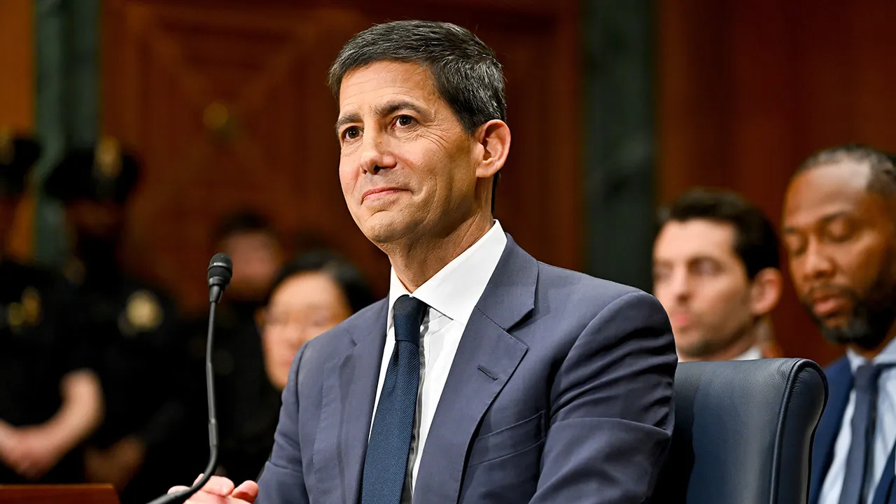 Jerome Powell successor Kevin Warsh clears Senate Banking Committee
