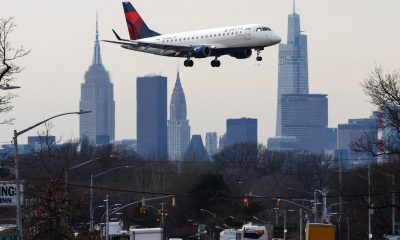 Planes resume flights following an FAA system outage at Laguardia Airport in New York