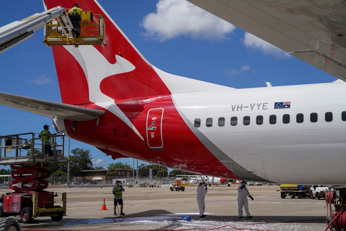 Qantas begins preparing and equipping planes for return of international flights in Sydney