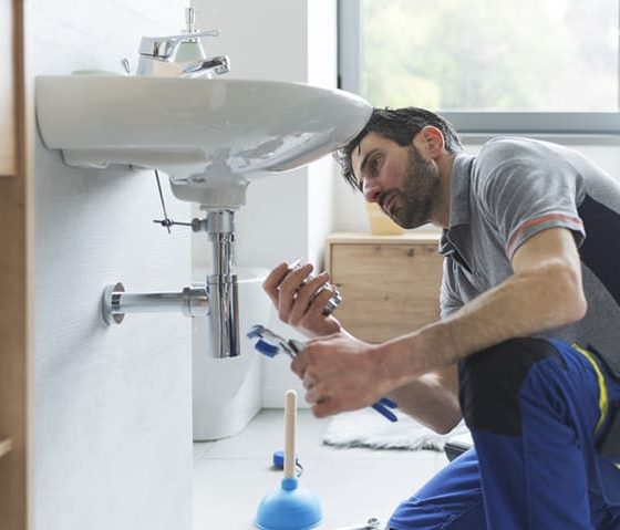 How Hiring a Local Plumber Transforms Emergency Plumbing Situations