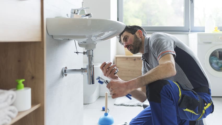 How Hiring a Local Plumber Transforms Emergency Plumbing Situations