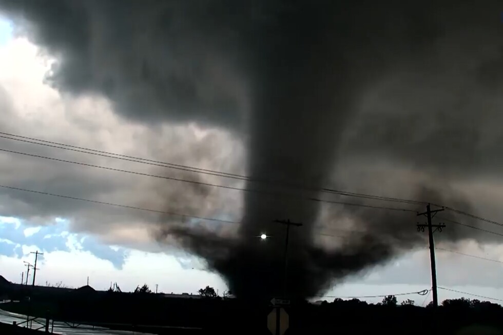 Tornado tears through Oklahoma town, damaging homes but sparing lives