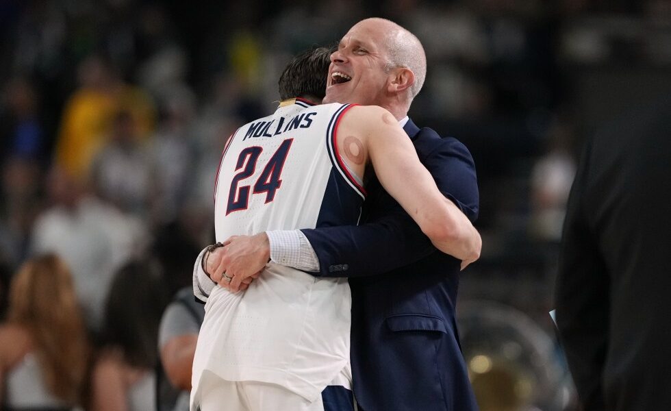 UConn reaches 3rd national title game in 4 seasons, beating Illinois 71-62
