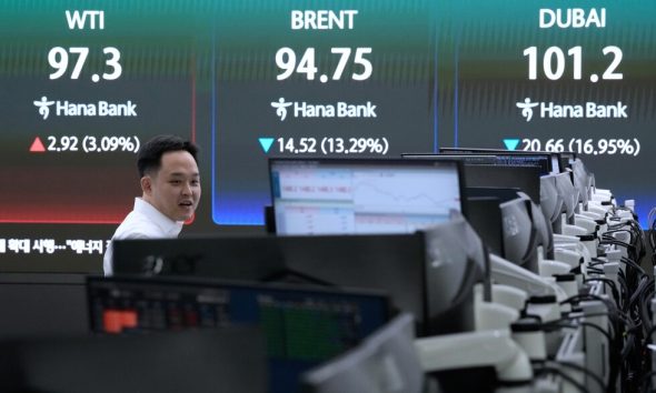 Oil prices rise again and world shares retreat on Iran ceasefire