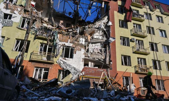 Russian attack kills 3 in Ukraine while Ukrainian drones target oil infrastructure.