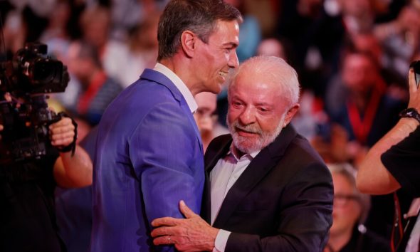 US Democrats join progressive leaders in Barcelona in a rally defending global order