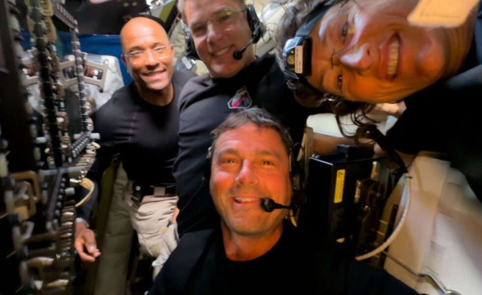 Artemis II astronauts make long-distance call to the space station