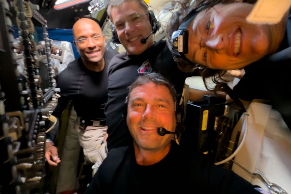 Artemis II astronauts make long-distance call to the space station