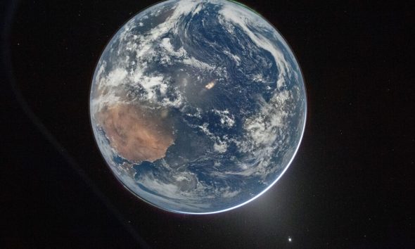 Artemis II's moon-bound astronauts capture Earth's beauty