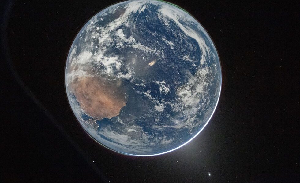 Artemis II's moon-bound astronauts capture Earth's beauty