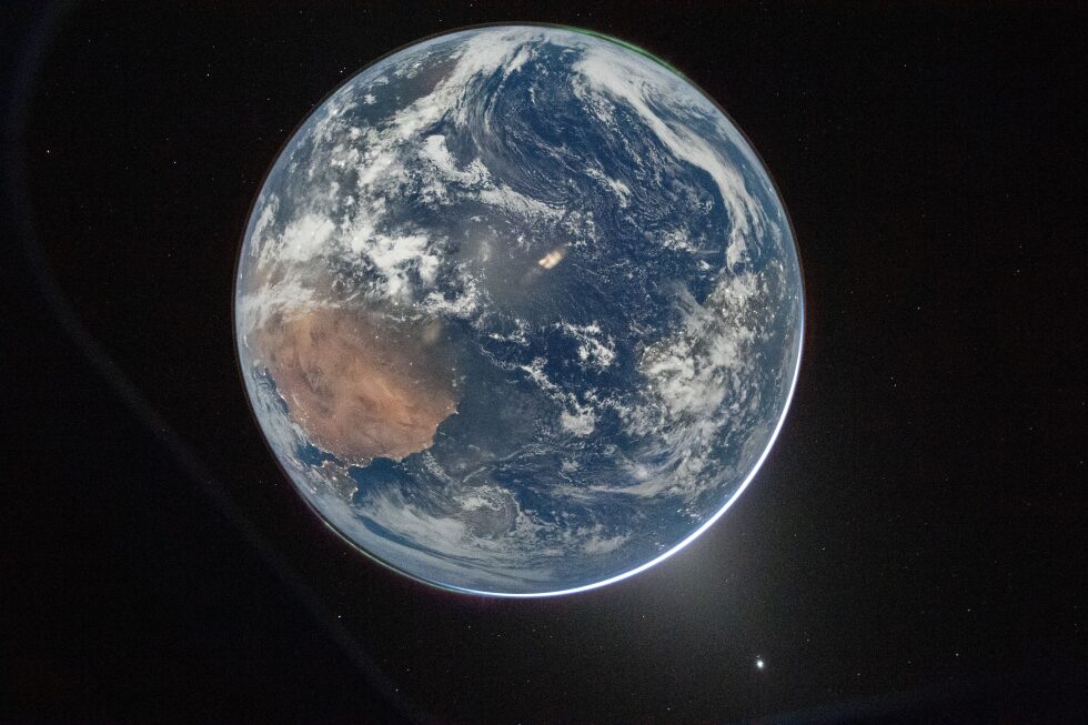 Artemis II's moon-bound astronauts capture Earth's beauty