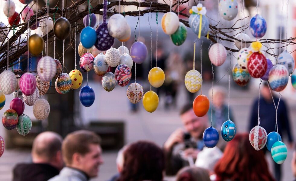 How to dye, store and decorate your Easter eggs