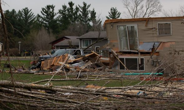 No deaths or serious injuries reported as tornadoes strike Midwest US