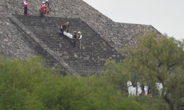 Gunman at pyramids north of Mexico City kills 1 Canadian tourist, injures several